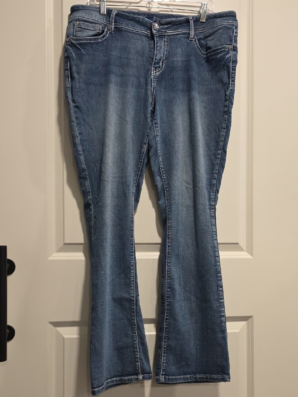 Apt. 9 Women's Medium Blue Flare Jeans 16